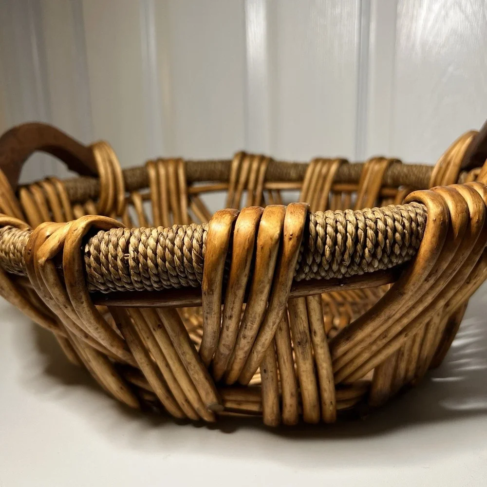 Vtg‎ Woven Wicker or Rattan Basket Wooden Handles 14